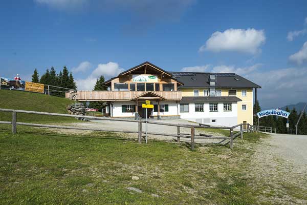 Restaurant im Berggasthaus Friedrichhütte im Schigebiet Stuhleck von Spital am Semmering