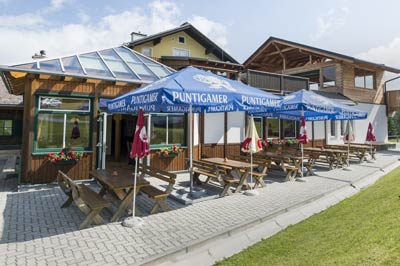 Sonnenterrasse - Restaurant im Berggasthaus Friedrichhütte im Schigebiet Stuhleck von Spital am Semmering