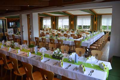 Feiern im Restaurant vom Berggasthaus Friedrichhütte im Schigebiet Stuhleck von Spital am Semmering