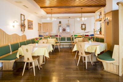 Großer Saal - Restaurant im Berggasthaus Friedrichhütte im Schigebiet Stuhleck von Spital am Semmering